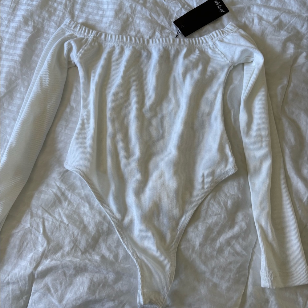 Nasty Gal white off the shoulder body suit (xs BRAND NEW)